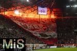 04.04.2025, Fussball 1. Bundesliga 2024/2025, 28. Spieltag, FC Augsburg - FC Bayern Mnchen, in der WWK-Arena Augsburg,  Pyros bei der Fanchoreografie der Bayernfans 
