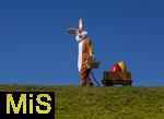 05.04.2025,  Osterfest in Bad Wrishofen im Unterallgu. Ein Lebensgroer Osterhase freut sich ber das kommende Osterfest, in seinem Krbchen und seinem Leiterwagen hat er bunte Ostereier. In dem Osterhschen-Gewand steckt der Trkheimer Gerhard Mller.   (Bildbearbeitung) 
