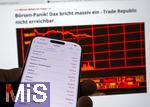 07.04.2025, Thema Brsenbeben nach dem Zoll-Streit aus Amerika: Tagesaktuelle Brsen-Daten auf einem iPhone16 Smartphone-Screen: Aktuelle Daten vom DAX zeigen massive Kursverluste am Montag 07. April 2025 aufgrund der Zlle von Prsident Trump in den USA.