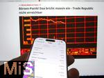07.04.2025, Thema Brsenbeben nach dem Zoll-Streit aus Amerika: Tagesaktuelle Brsen-Daten auf einem iPhone16 Smartphone-Screen: Aktuelle Daten vom DAX zeigen massive Kursverluste am Montag 07. April 2025 aufgrund der Zlle von Prsident Trump in den USA.