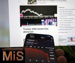 07.04.2025, Thema Brsenbeben nach dem Zoll-Streit aus Amerika: Tagesaktuelle Brsen-Daten auf einem iPhone16 Smartphone-Screen: Aktuelle Daten vom DAX zeigen massive Kursverluste am Montag 07. April 2025 aufgrund der Zlle von Prsident Trump in den USA.