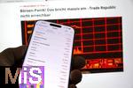 07.04.2025, Thema Brsenbeben nach dem Zoll-Streit aus Amerika: Tagesaktuelle Brsen-Daten auf einem iPhone16 Smartphone-Screen: Aktuelle Daten vom DAX zeigen massive Kursverluste am Montag 07. April 2025 aufgrund der Zlle von Prsident Trump in den USA.