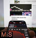 07.04.2025, Thema Brsenbeben nach dem Zoll-Streit aus Amerika: Tagesaktuelle Brsen-Daten auf einem iPhone16 Smartphone-Screen: Aktuelle Daten vom DAX zeigen massive Kursverluste am Montag 07. April 2025 aufgrund der Zlle von Prsident Trump in den USA.