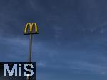 08.04.2025, Schild einer McDonalds Filiale an der Autobahn in Deutschland.