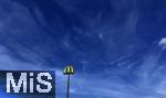 08.04.2025, Schild einer McDonalds Filiale an der Autobahn in Deutschland.