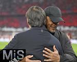 08.04.2025,  Fussball UEFA Championsleague 2024/2025: Viertelfinale Hinspiel, FC Bayern Mnchen - Inter Mailand, in der Allianz-Arena Mnchen. Trainer Vincent Kompany (FC Bayern Mnchen) umarmnt
  

