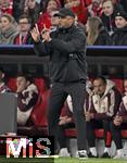 08.04.2025,  Fussball UEFA Championsleague 2024/2025: Viertelfinale Hinspiel, FC Bayern Mnchen - Inter Mailand, in der Allianz-Arena Mnchen. Trainer Vincent Kompany (FC Bayern Mnchen) gestikuliert
  


