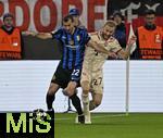 08.04.2025,  Fussball UEFA Championsleague 2024/2025: Viertelfinale Hinspiel, FC Bayern Mnchen - Inter Mailand, in der Allianz-Arena Mnchen. v.l. Henrikh Mkhitaryan (Inter Mailand) gegen Konrad Laimer (FC Bayern Mnchen) 
  

