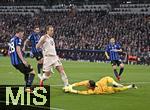 08.04.2025,  Fussball UEFA Championsleague 2024/2025: Viertelfinale Hinspiel, FC Bayern Mnchen - Inter Mailand, in der Allianz-Arena Mnchen. Harry Kane (FC Bayern Mnchen) scheitert an Torwart Yann Sommer (Inter Mailand) 
  

