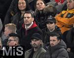 08.04.2025,  Fussball UEFA Championsleague 2024/2025: Viertelfinale Hinspiel, FC Bayern Mnchen - Inter Mailand, in der Allianz-Arena Mnchen. Torwart Manuel Neuer (FC Bayern Mnchen) mit seiner Frau auf der Tribne
  

