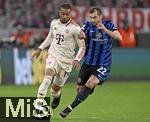 08.04.2025,  Fussball UEFA Championsleague 2024/2025: Viertelfinale Hinspiel, FC Bayern Mnchen - Inter Mailand, in der Allianz-Arena Mnchen. v.l. Michael Olise (FC Bayern Mnchen) gegen Henrikh Mkhitaryan (Inter Mailand) 
  

