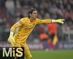 08.04.2025,  Fussball UEFA Championsleague 2024/2025: Viertelfinale Hinspiel, FC Bayern Mnchen - Inter Mailand, in der Allianz-Arena Mnchen. Torwart Yann Sommer (Inter Mailand) gestikuliert
  

