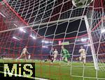 08.04.2025,  Fussball UEFA Championsleague 2024/2025: Viertelfinale Hinspiel, FC Bayern Mnchen - Inter Mailand, in der Allianz-Arena Mnchen. Siegtor fr Mailand, durch Davide Frattesi (2.v.li, Inter Mailand), der trifft zum 1:2 v.l. re: Torwart Jonas Urbig (FC Bayern Mnchen) und Joshua Kimmich (FC Bayern Mnchen), li: Eric Dier (FC Bayern Mnchen)

  

