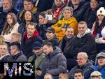 08.04.2025,  Fussball UEFA Championsleague 2024/2025: Viertelfinale Hinspiel, FC Bayern Mnchen - Inter Mailand, in der Allianz-Arena Mnchen. Der derzeit verletzte Torwart Manuel Neuer (li, FC Bayern Mnchen) muss das Spiel mit seiner Frau Anika von der Tribne mit ansehen.