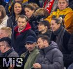 08.04.2025,  Fussball UEFA Championsleague 2024/2025: Viertelfinale Hinspiel, FC Bayern Mnchen - Inter Mailand, in der Allianz-Arena Mnchen. Der derzeit verletzte Torwart Manuel Neuer (li, FC Bayern Mnchen) muss das Spiel mit seiner Frau Anika von der Tribne mit ansehen.