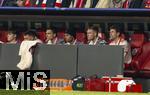 08.04.2025,  Fussball UEFA Championsleague 2024/2025: Viertelfinale Hinspiel, FC Bayern Mnchen - Inter Mailand, in der Allianz-Arena Mnchen. re: Thomas Mller (FC Bayern Mnchen) von Anbeginn auf der Bank. 2.v.re, Torwart Daniel Peretz (FC Bayern Mnchen) v.li: Joao Palhinha (FC Bayern Mnchen), Serge Gnabry (FC Bayern Mnchen)    