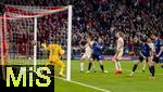 08.04.2025,  Fussball UEFA Championsleague 2024/2025: Viertelfinale Hinspiel, FC Bayern Mnchen - Inter Mailand, in der Allianz-Arena Mnchen. Torjubel Thomas Mller (mitte, FC Bayern Mnchen) erzielt hier seinen 1:1 Ausgleichtreffer. li: Torwart Yann Sommer (Inter Mailand) und Alessandro Bastoni (Inter Mailand) ohne Chance, Harry Kane (FC Bayern Mnchen) schaut zu.