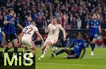 08.04.2025,  Fussball UEFA Championsleague 2024/2025: Viertelfinale Hinspiel, FC Bayern Mnchen - Inter Mailand, in der Allianz-Arena Mnchen. Francesco Acerbi (li, Inter Mailand) gegen Leon Goretzka (FC Bayern Mnchen) und Marcus Thuram (re, Inter Mailand) 