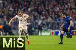08.04.2025,  Fussball UEFA Championsleague 2024/2025: Viertelfinale Hinspiel, FC Bayern Mnchen - Inter Mailand, in der Allianz-Arena Mnchen. li: Harry Kane (FC Bayern Mnchen) am Ball, re: Henrikh Mkhitaryan (Inter Mailand) 