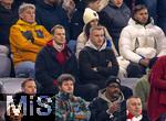 08.04.2025,  Fussball UEFA Championsleague 2024/2025: Viertelfinale Hinspiel, FC Bayern Mnchen - Inter Mailand, in der Allianz-Arena Mnchen. li: der derzeit verletzte Torwart Manuel Neuer (FC Bayern Mnchen) auf der Tribne als Zuschauer.