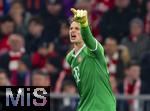 08.04.2025,  Fussball UEFA Championsleague 2024/2025: Viertelfinale Hinspiel, FC Bayern Mnchen - Inter Mailand, in der Allianz-Arena Mnchen. Torwart Jonas Urbig (FC Bayern Mnchen) gibt Lautstark Anweisungen.