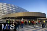 08.04.2025,  Fussball UEFA Championsleague 2024/2025: Viertelfinale Hinspiel, FC Bayern Mnchen - Inter Mailand, in der Allianz-Arena Mnchen. Extra Dcher fr Photovoltaik-Module wurden am Eingangsbereich installiert.