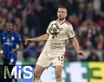 08.04.2025,  Fussball UEFA Championsleague 2024/2025: Viertelfinale Hinspiel, FC Bayern Mnchen - Inter Mailand, in der Allianz-Arena Mnchen. Eric Dier (FC Bayern Mnchen) am Ball 