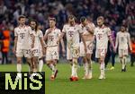08.04.2025,  Fussball UEFA Championsleague 2024/2025: Viertelfinale Hinspiel, FC Bayern Mnchen - Inter Mailand, in der Allianz-Arena Mnchen. Bayern Spieler nach dem verlorenen Spiel, Thomas Mller (FC Bayern Mnchen), Joshua Kimmich (FC Bayern Mnchen), Sacha Boey (FC Bayern Mnchen), Harry Kane (FC Bayern Mnchen), Eric Dier (FC Bayern Mnchen), Konrad Laimer (FC Bayern Mnchen) 