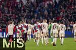 08.04.2025,  Fussball UEFA Championsleague 2024/2025: Viertelfinale Hinspiel, FC Bayern Mnchen - Inter Mailand, in der Allianz-Arena Mnchen. Enttuschter Abgang der Bayern Spieler nach dem verlorenen Spiel