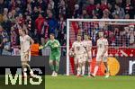 08.04.2025,  Fussball UEFA Championsleague 2024/2025: Viertelfinale Hinspiel, FC Bayern Mnchen - Inter Mailand, in der Allianz-Arena Mnchen. Frust bei Harry Kane (FC Bayern Mnchen), Torwart Jonas Urbig (FC Bayern Mnchen), Joshua Kimmich (FC Bayern Mnchen), Josip Stanisic (Bayern Mnchen), Eric Dier (FC Bayern Mnchen) nach dem Gegentor.