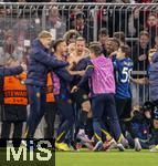 08.04.2025,  Fussball UEFA Championsleague 2024/2025: Viertelfinale Hinspiel, FC Bayern Mnchen - Inter Mailand, in der Allianz-Arena Mnchen. Torjubel Davide Frattesi (mitte, Inter Mailand) zum 2:0 Siegtreffer.