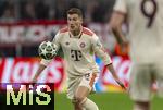 08.04.2025,  Fussball UEFA Championsleague 2024/2025: Viertelfinale Hinspiel, FC Bayern Mnchen - Inter Mailand, in der Allianz-Arena Mnchen. Leon Goretzka (FC Bayern Mnchen) am Ball 