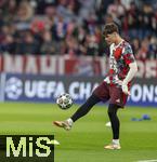 08.04.2025,  Fussball UEFA Championsleague 2024/2025: Viertelfinale Hinspiel, FC Bayern Mnchen - Inter Mailand, in der Allianz-Arena Mnchen. Torwart Leon Klanac (Bayern Mnchen) beim Aufwrmen.