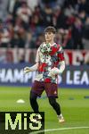08.04.2025,  Fussball UEFA Championsleague 2024/2025: Viertelfinale Hinspiel, FC Bayern Mnchen - Inter Mailand, in der Allianz-Arena Mnchen. Torwart Leon Klanac (Bayern Mnchen) beim Aufwrmen.