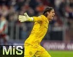 08.04.2025,  Fussball UEFA Championsleague 2024/2025: Viertelfinale Hinspiel, FC Bayern Mnchen - Inter Mailand, in der Allianz-Arena Mnchen. Torwart Yann Sommer (Inter Mailand) gibt Anweisungen.