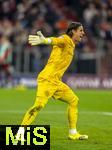 08.04.2025,  Fussball UEFA Championsleague 2024/2025: Viertelfinale Hinspiel, FC Bayern Mnchen - Inter Mailand, in der Allianz-Arena Mnchen. Torwart Yann Sommer (Inter Mailand) gibt Anweisungen.