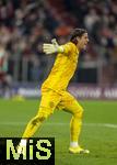 08.04.2025,  Fussball UEFA Championsleague 2024/2025: Viertelfinale Hinspiel, FC Bayern Mnchen - Inter Mailand, in der Allianz-Arena Mnchen. Torwart Yann Sommer (Inter Mailand) gibt Anweisungen.