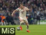 08.04.2025,  Fussball UEFA Championsleague 2024/2025: Viertelfinale Hinspiel, FC Bayern Mnchen - Inter Mailand, in der Allianz-Arena Mnchen. Harry Kane (FC Bayern Mnchen) am Ball 