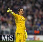 08.04.2025,  Fussball UEFA Championsleague 2024/2025: Viertelfinale Hinspiel, FC Bayern Mnchen - Inter Mailand, in der Allianz-Arena Mnchen. Torwart Yann Sommer (Inter Mailand) gibt Anweisungen.