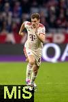08.04.2025,  Fussball UEFA Championsleague 2024/2025: Viertelfinale Hinspiel, FC Bayern Mnchen - Inter Mailand, in der Allianz-Arena Mnchen. Josip Stanisic (Bayern Mnchen) am Ball 