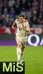 08.04.2025,  Fussball UEFA Championsleague 2024/2025: Viertelfinale Hinspiel, FC Bayern Mnchen - Inter Mailand, in der Allianz-Arena Mnchen. Josip Stanisic (Bayern Mnchen) am Ball 