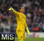 08.04.2025,  Fussball UEFA Championsleague 2024/2025: Viertelfinale Hinspiel, FC Bayern Mnchen - Inter Mailand, in der Allianz-Arena Mnchen. Torwart Yann Sommer (Inter Mailand) gibt Anweisungen. 