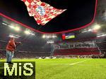08.04.2025,  Fussball UEFA Championsleague 2024/2025: Viertelfinale Hinspiel, FC Bayern Mnchen - Inter Mailand, in der Allianz-Arena Mnchen. Beim Einlaufen der Mannschaften gibt es eine groe Fanchoreografie der Sdkurven Bayernfans. 