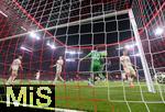 08.04.2025,  Fussball UEFA Championsleague 2024/2025: Viertelfinale Hinspiel, FC Bayern Mnchen - Inter Mailand, in der Allianz-Arena Mnchen. Frust nach dem Gegentor zum 1:2 bei Eric Dier (FC Bayern Mnchen), Josip Stanisic (Bayern Mnchen), Torwart Jonas Urbig (FC Bayern Mnchen), Joshua Kimmich (FC Bayern Mnchen) 