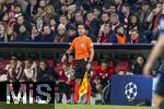 08.04.2025,  Fussball UEFA Championsleague 2024/2025: Viertelfinale Hinspiel, FC Bayern Mnchen - Inter Mailand, in der Allianz-Arena Mnchen. Linienrichter Stephane de Almeida (Schweiz).
