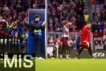 08.04.2025,  Fussball UEFA Championsleague 2024/2025: Viertelfinale Hinspiel, FC Bayern Mnchen - Inter Mailand, in der Allianz-Arena Mnchen. Leroy Sane (Bayern Mnchen) kommt zum Aufwrmen auf den Platz.