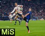 08.04.2025,  Fussball UEFA Championsleague 2024/2025: Viertelfinale Hinspiel, FC Bayern Mnchen - Inter Mailand, in der Allianz-Arena Mnchen. v.li: Leroy Sane (Bayern Mnchen) hoch in der Luft gegen Benjamin Pavard (Inter Mailand) 