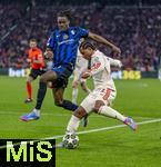 08.04.2025,  Fussball UEFA Championsleague 2024/2025: Viertelfinale Hinspiel, FC Bayern Mnchen - Inter Mailand, in der Allianz-Arena Mnchen. v.lI. Yann Bisseck (Inter Mailand) gegen Serge Gnabry (FC Bayern Mnchen) 