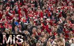 08.04.2025,  Fussball UEFA Championsleague 2024/2025: Viertelfinale Hinspiel, FC Bayern Mnchen - Inter Mailand, in der Allianz-Arena Mnchen. Bayern Fans bejubeln das Tor von Thomas Mller