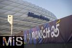 08.04.2025,  Fussball UEFA Championsleague 2024/2025: Viertelfinale Hinspiel, FC Bayern Mnchen - Inter Mailand, in der Allianz-Arena Mnchen. Zugang fr die Fans ber die Esplanade zum Stadion.  Am Plakat steht: Road to Munich (Finale Championsleague 2025). 